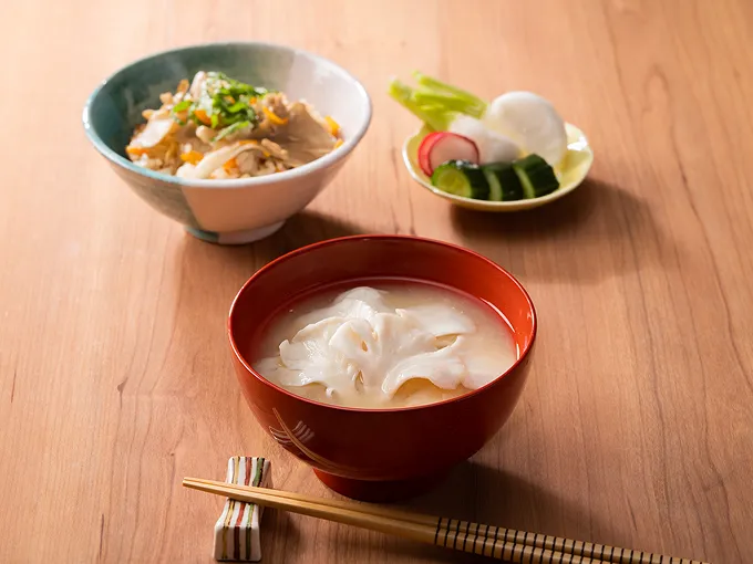 高級感のある見た目の食卓の画像