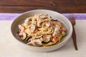 ワンパンで！秋ナスとまいたけのカルボナーラ