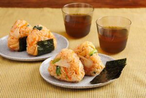 やる気ビビビ！ビビンバチーズおにぎり