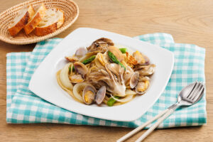 新玉ねぎとあさりのまいたけ和風パスタ