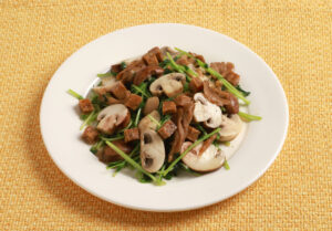 マッシュルームと豆苗のアヒージョ風炒め