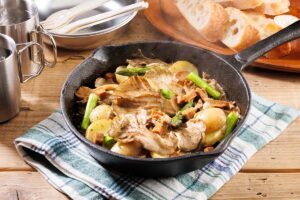 新じゃがいもとアスパラのキノコアヒージョ