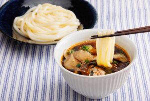 ごま油香る！まいたけとなすの肉つけうどん